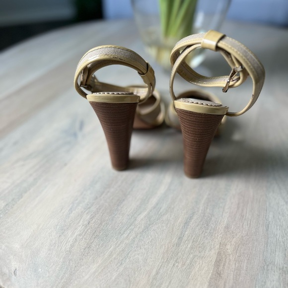 Ankle strapped stylish Heels - Picture 6 of 16